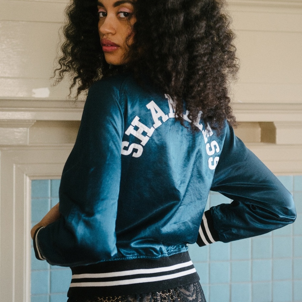 Hi! We're Shameless Resale